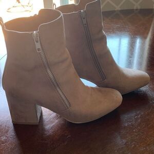 Report Footwear•Pia Zip Bootie•7.5